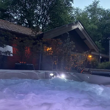 Berg En Bos Met Luxe Jacuzzi Maison d'hôtes Apeldoorn