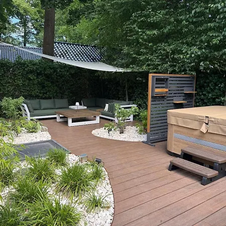 게스트하우스 Berg En Bos Met Luxe Jacuzzi 3*