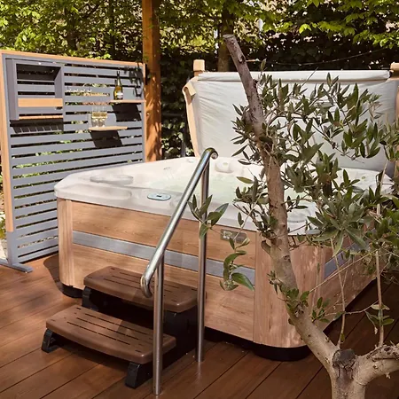 Berg En Bos Met Luxe Jacuzzi 4*