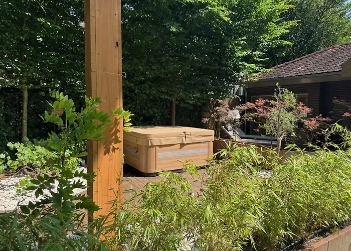 Berg En Bos Met Luxe Jacuzzi Апелдорн