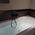 Berg En Bos Met Luxe Jacuzzi 3*
