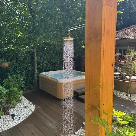 Guest house Berg En Bos Met Luxe Jacuzzi 3*